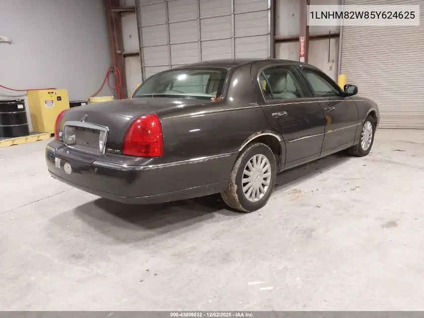 1LNHM82W85Y624625 2005 Lincoln Town Car Signature Limited