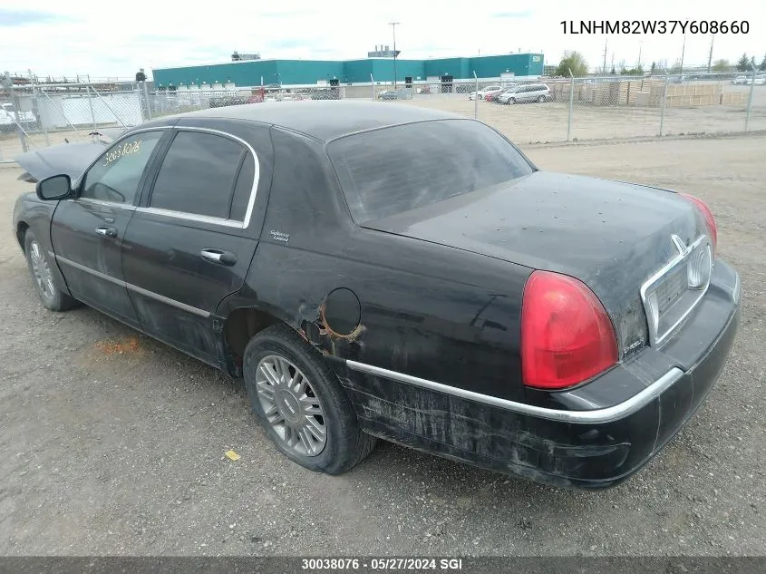 2007 Lincoln Town Car Signature Limited VIN: 1LNHM82W37Y608660 Lot: 30038076