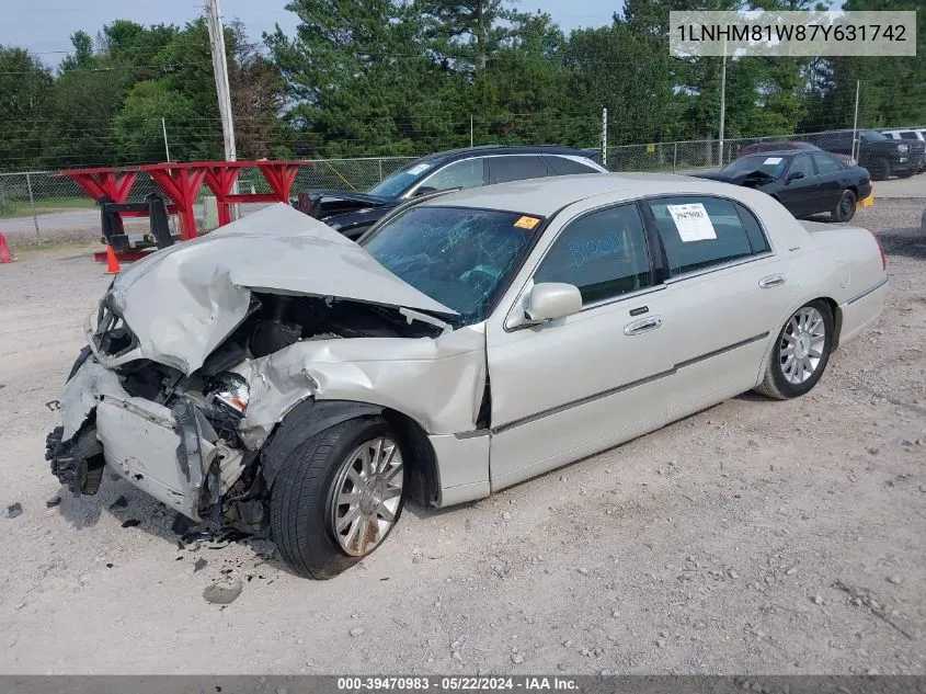 2007 Lincoln Town Car Signature VIN: 1LNHM81W87Y631742 Lot: 39470983