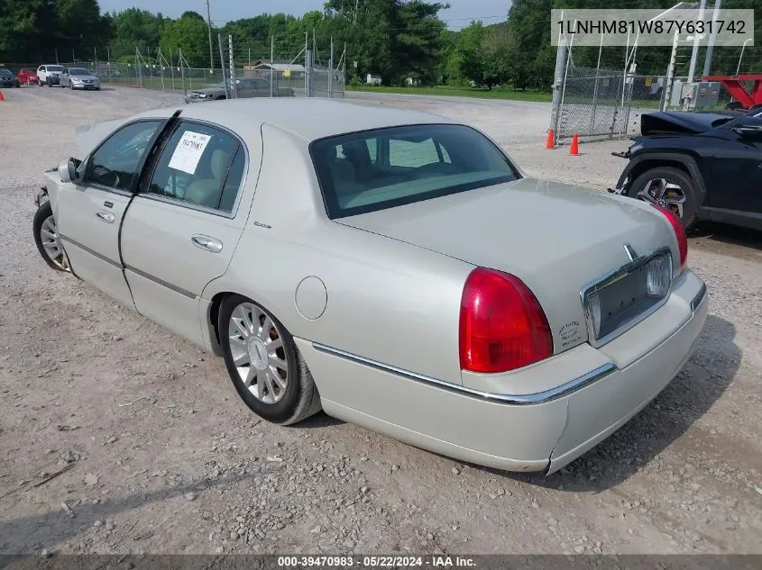 1LNHM81W87Y631742 2007 Lincoln Town Car Signature