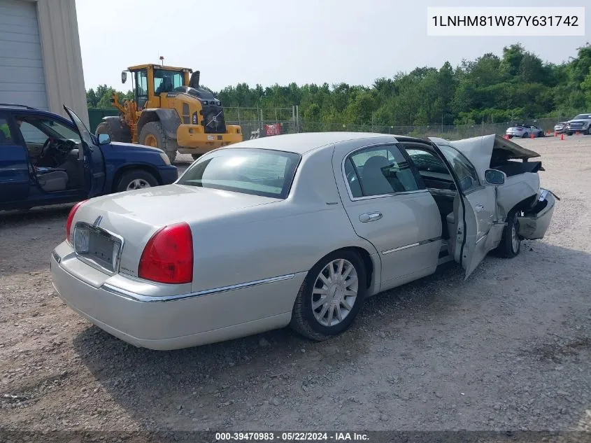 2007 Lincoln Town Car Signature VIN: 1LNHM81W87Y631742 Lot: 39470983