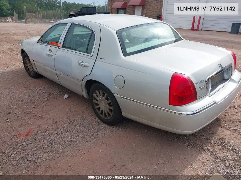 2007 Lincoln Town Car Signature VIN: 1LNHM81V17Y621142 Lot: 39475865