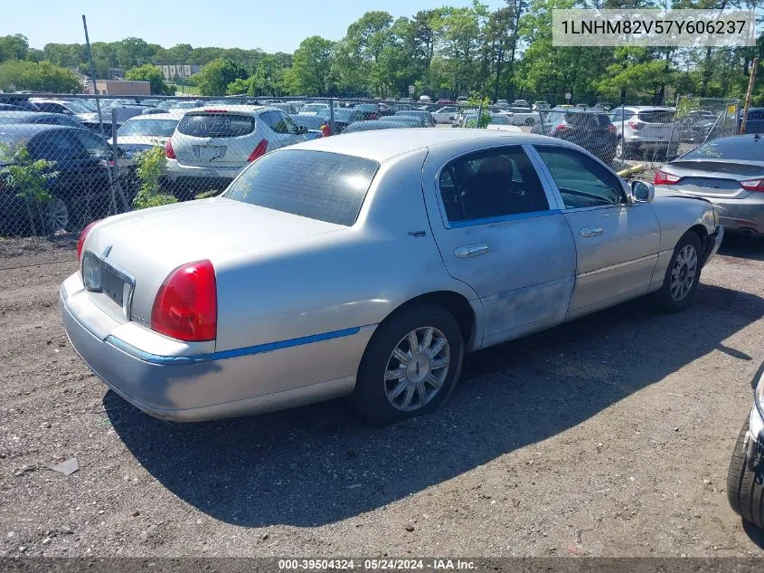 2007 Lincoln Town Car Signature Limited VIN: 1LNHM82V57Y606237 Lot: 39504324