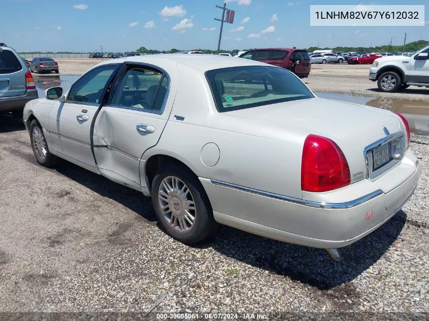 2007 Lincoln Town Car Signature Limited VIN: 1LNHM82V67Y612032 Lot: 39605061