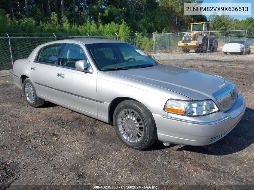 2009 Lincoln Town Car Signature Limited VIN: 2LNHM82VX9X636613 Lot: 40235363