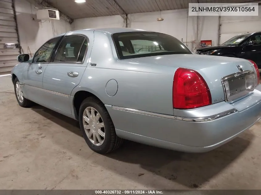 2009 Lincoln Town Car Signature Limited VIN: 2LNHM82V39X610564 Lot: 40326732