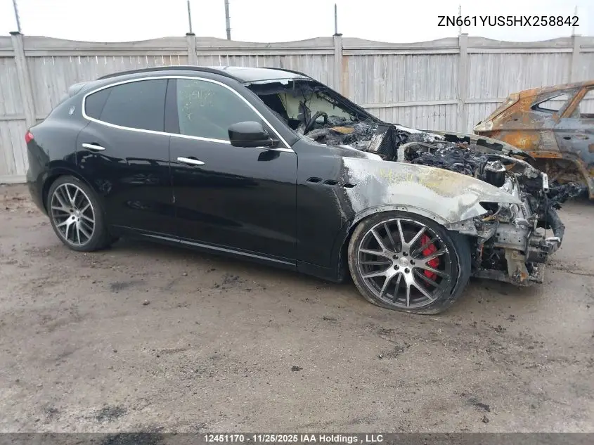 ZN661YUS5HX258842 2017 Maserati Levante S