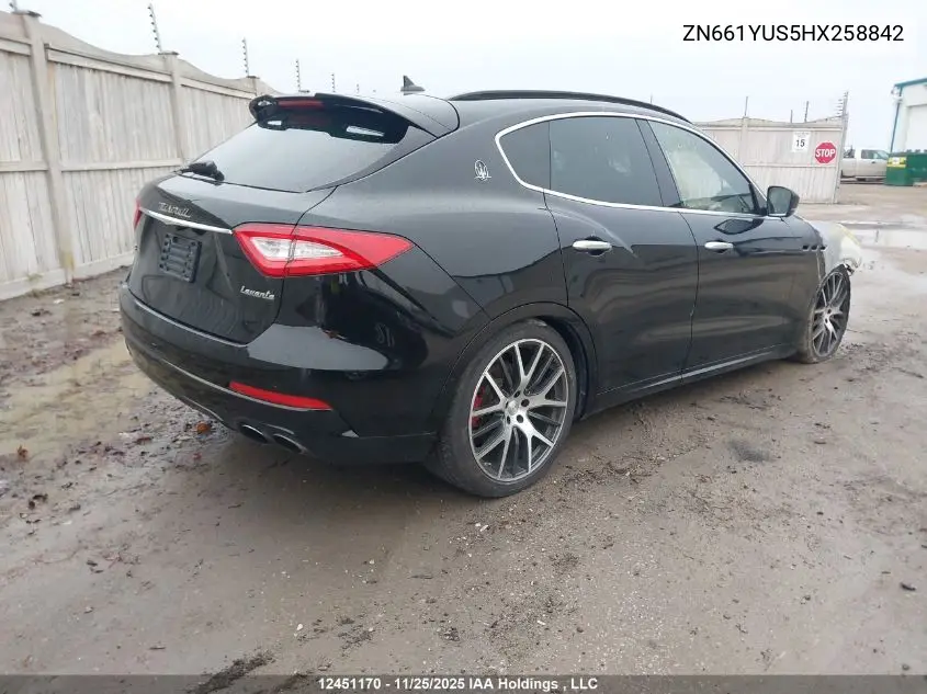 ZN661YUS5HX258842 2017 Maserati Levante S