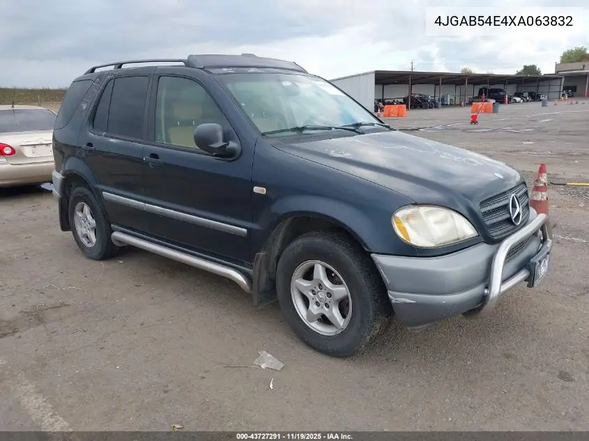 4JGAB54E4XA063832 1999 Mercedes-Benz Ml 320