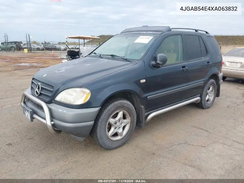 4JGAB54E4XA063832 1999 Mercedes-Benz Ml 320