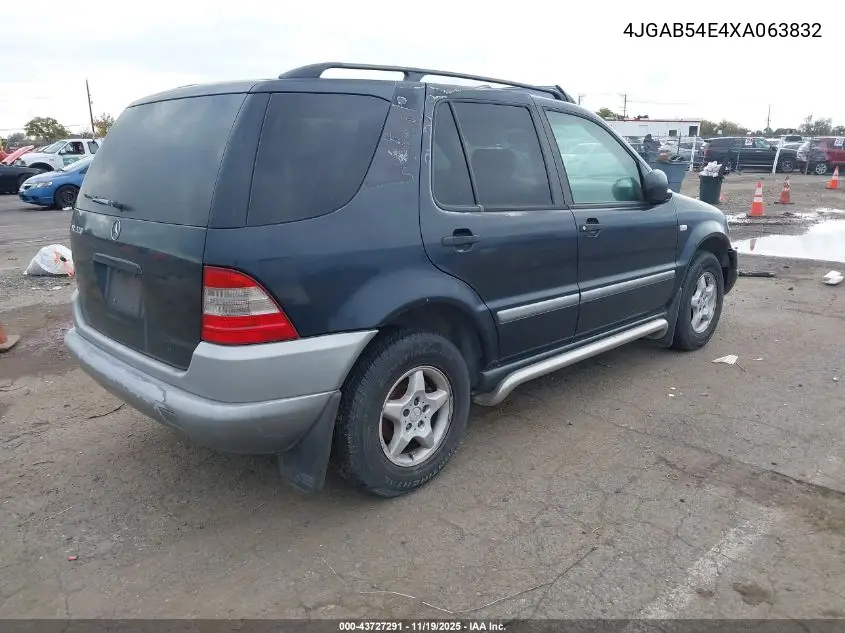 4JGAB54E4XA063832 1999 Mercedes-Benz Ml 320