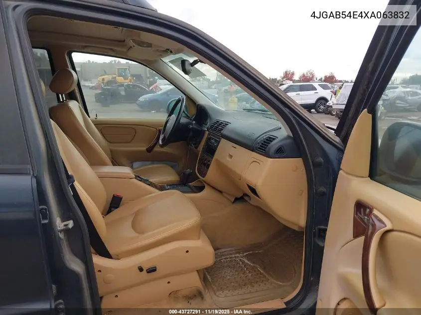 4JGAB54E4XA063832 1999 Mercedes-Benz Ml 320