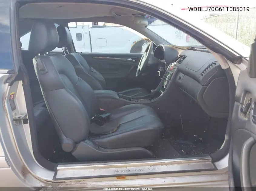 WDBLJ70G61T085019 2001 Mercedes-Benz Clk 430