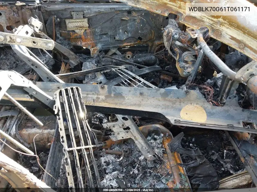 WDBLK70G61T061171 2001 Mercedes-Benz Clk 430