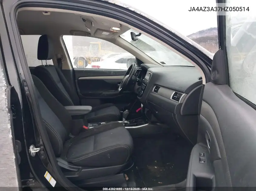 JA4AZ3A37HZ050514 2017 Mitsubishi Outlander Se