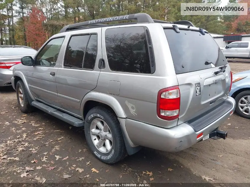 JN8DR09Y54W909066 2004 Nissan Pathfinder Se