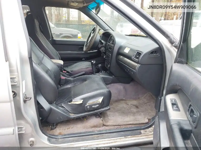 JN8DR09Y54W909066 2004 Nissan Pathfinder Se