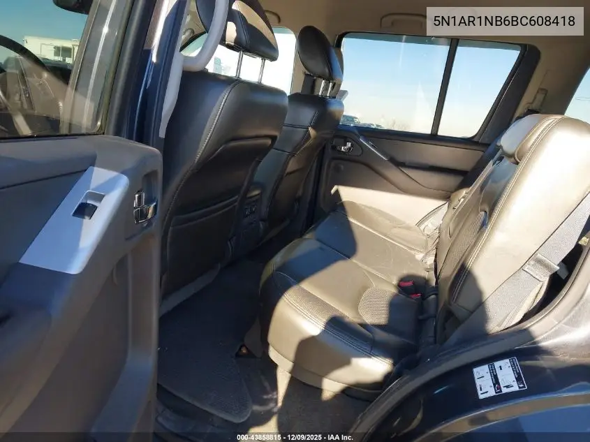 5N1AR1NB6BC608418 2011 Nissan Pathfinder Silver