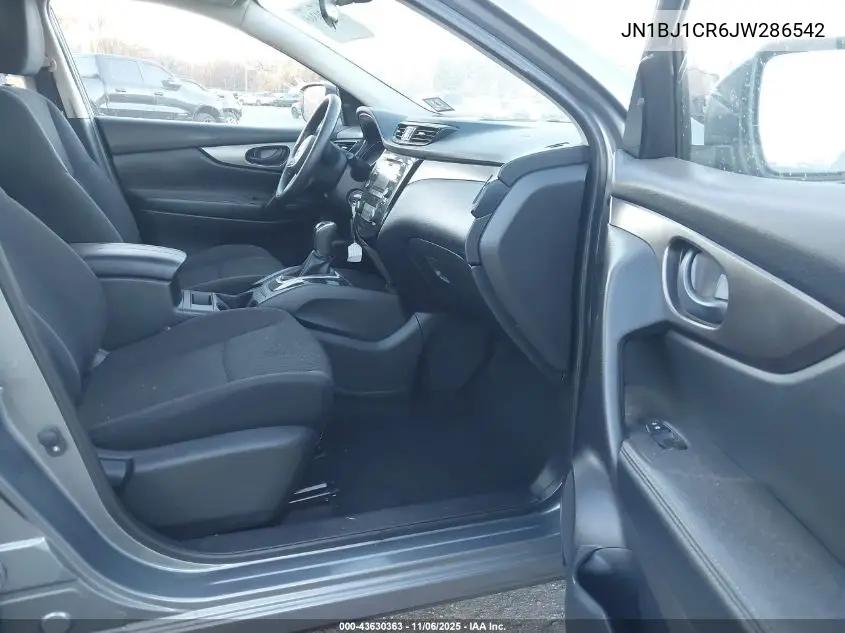 JN1BJ1CR6JW286542 2018 Nissan Rogue Sport S