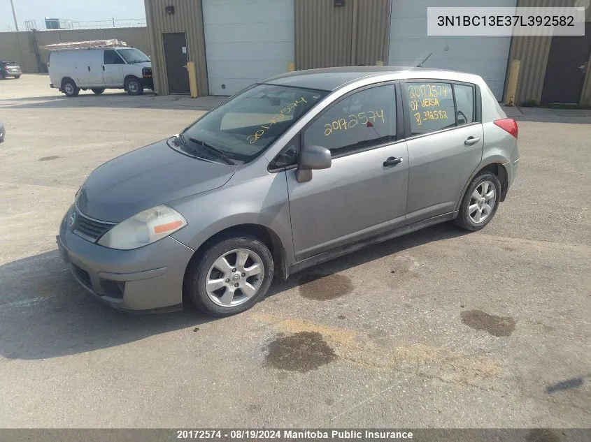 2007 Nissan Versa 1.8 Sl VIN: 3N1BC13E37L392582 Lot: 20172574