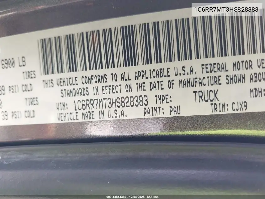 1C6RR7MT3HS828383 2017 Ram 1500 Night 4X4 5'7 Box