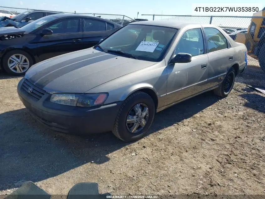 4T1BG22K7WU353850 1998 Toyota Camry Le
