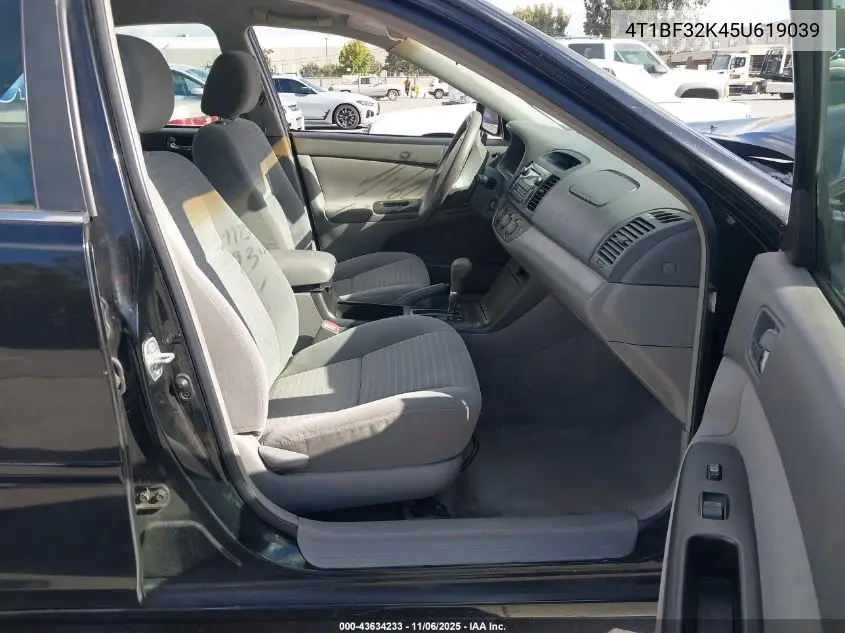 4T1BF32K45U619039 2005 Toyota Camry Le V6