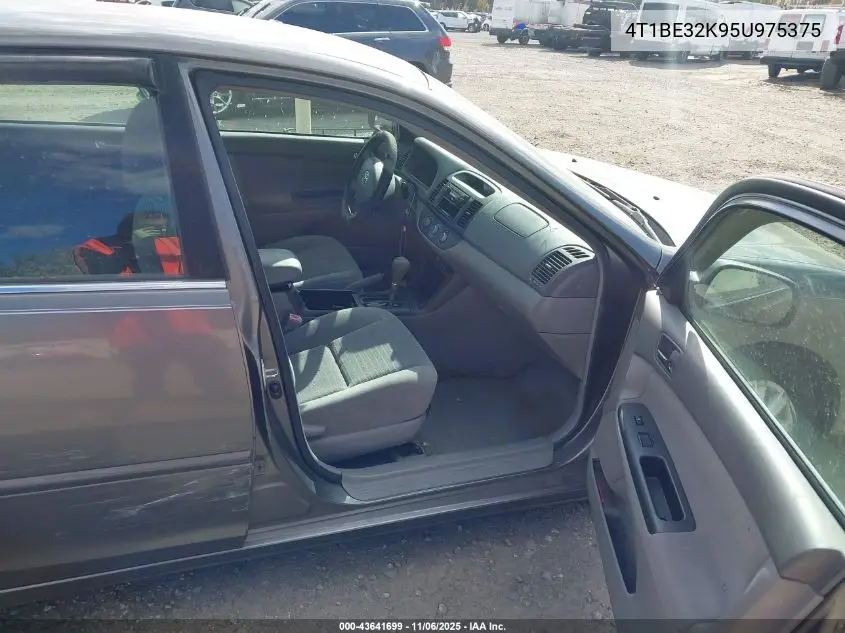 4T1BE32K95U975375 2005 Toyota Camry Le
