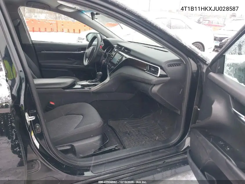 4T1B11HKXJU028587 2018 Toyota Camry Le