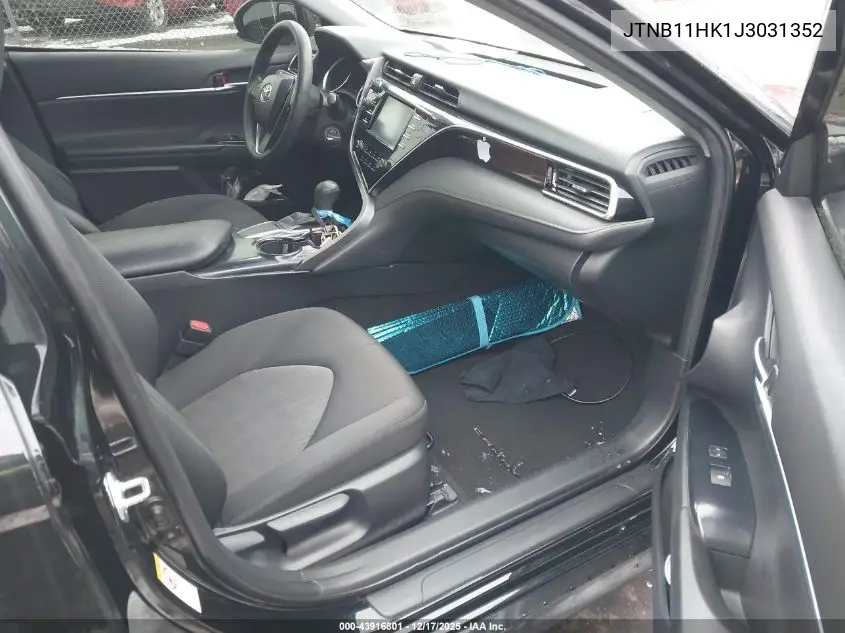 JTNB11HK1J3031352 2018 Toyota Camry Le