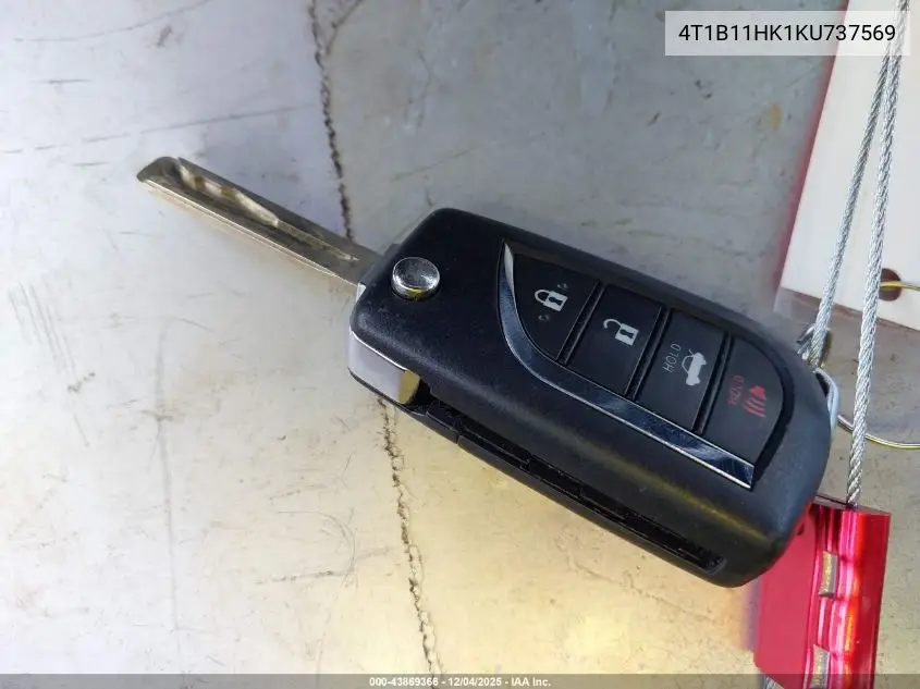 4T1B11HK1KU737569 2019 Toyota Camry Le