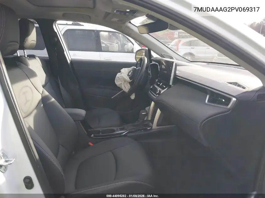 7MUDAAAG2PV069317 2023 Toyota Corolla Cross Xle
