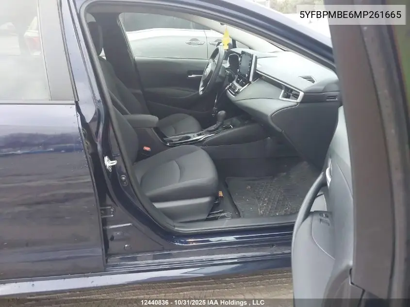 5YFBPMBE6MP261665 2021 Toyota Corolla Le