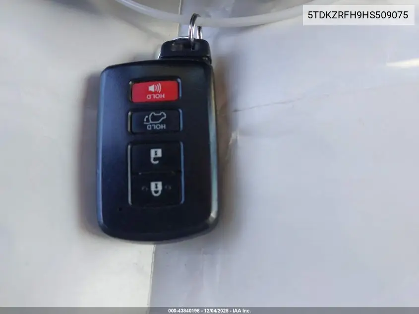 5TDKZRFH9HS509075 2017 Toyota Highlander Xle