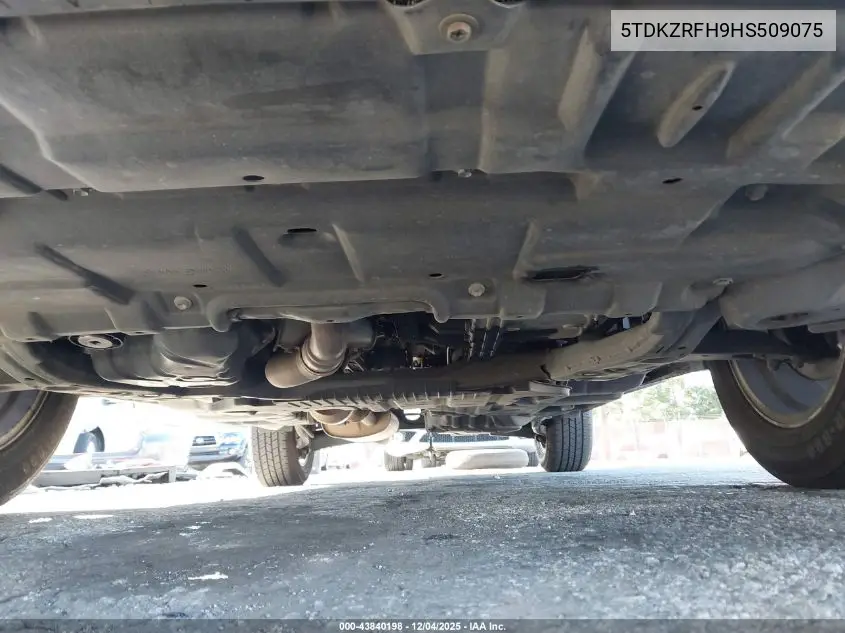5TDKZRFH9HS509075 2017 Toyota Highlander Xle