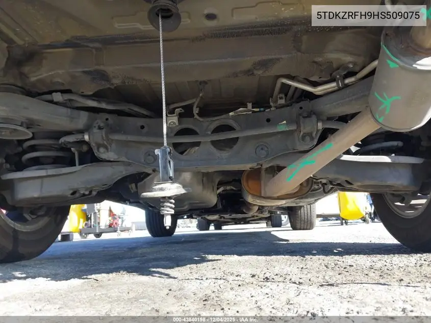 5TDKZRFH9HS509075 2017 Toyota Highlander Xle