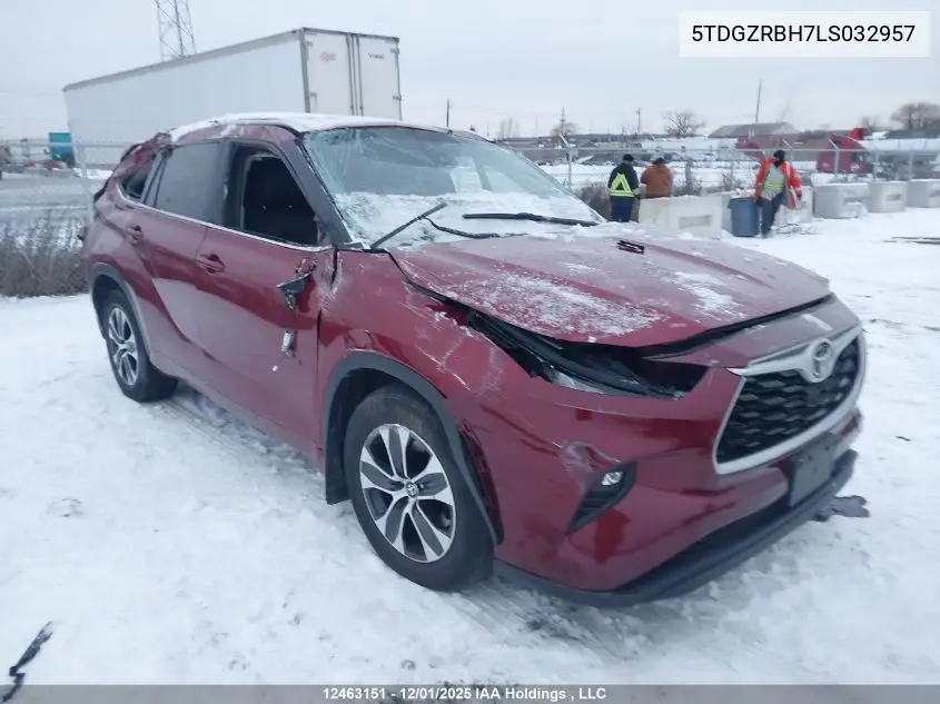 5TDGZRBH7LS032957 2020 Toyota Highlander Xle