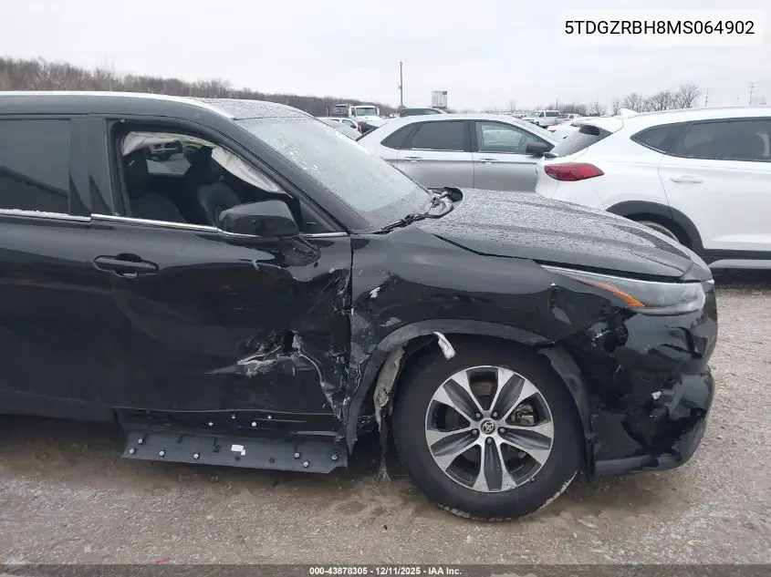 5TDGZRBH8MS064902 2021 Toyota Highlander Xle