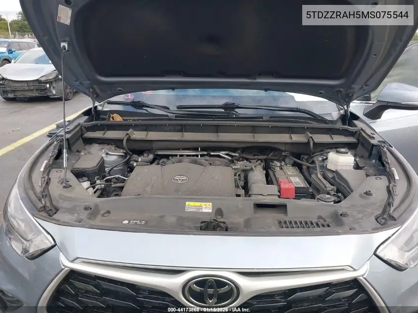 5TDZZRAH5MS075544 2021 Toyota Highlander Le