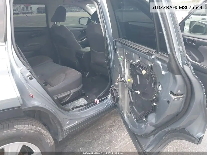 5TDZZRAH5MS075544 2021 Toyota Highlander Le