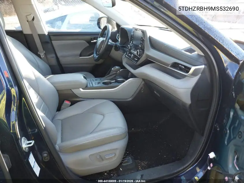 5TDHZRBH9MS532690 2021 Toyota Highlander Xle