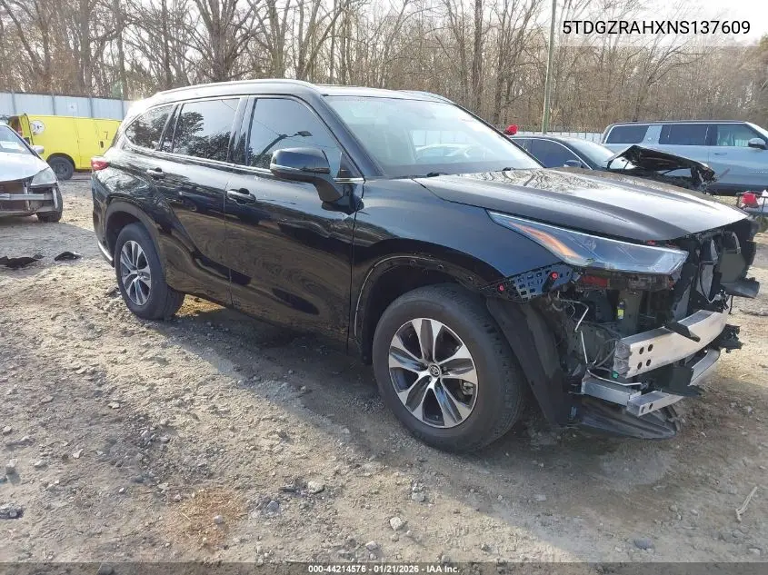 5TDGZRAHXNS137609 2022 Toyota Highlander Xle