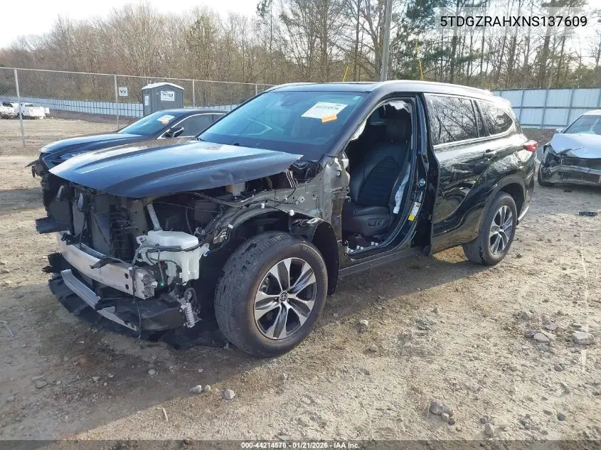 5TDGZRAHXNS137609 2022 Toyota Highlander Xle