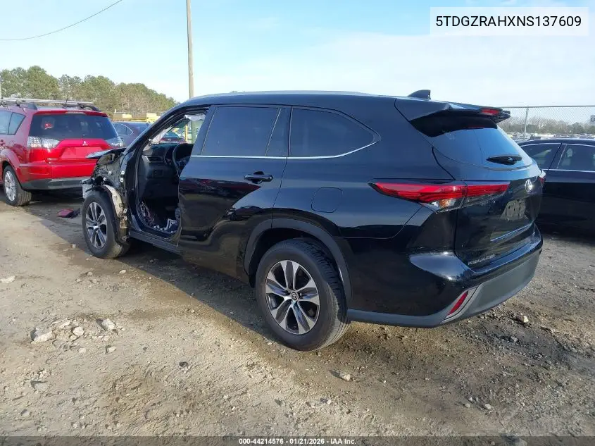 5TDGZRAHXNS137609 2022 Toyota Highlander Xle