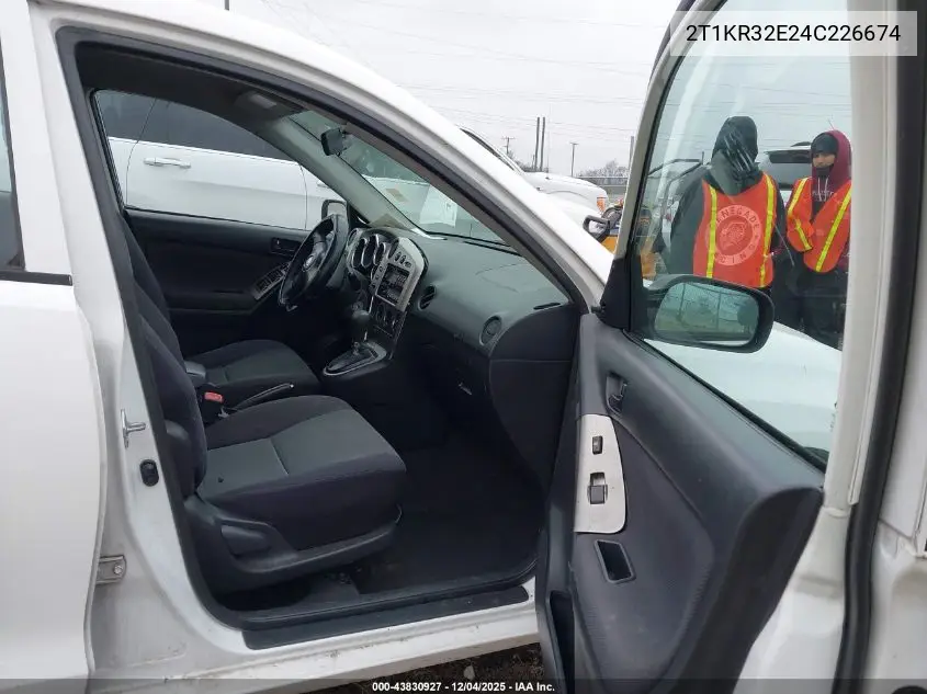 2T1KR32E24C226674 2004 Toyota Matrix Standard