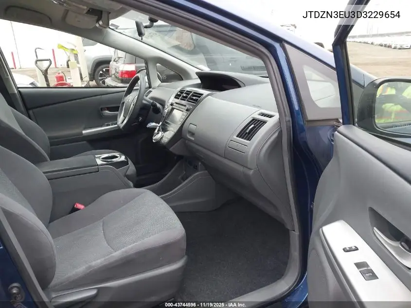JTDZN3EU3D3229654 2013 Toyota Prius V Three