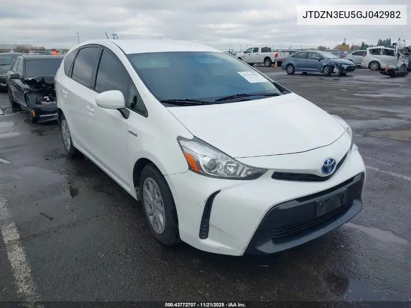 JTDZN3EU5GJ042982 2016 Toyota Prius V Two