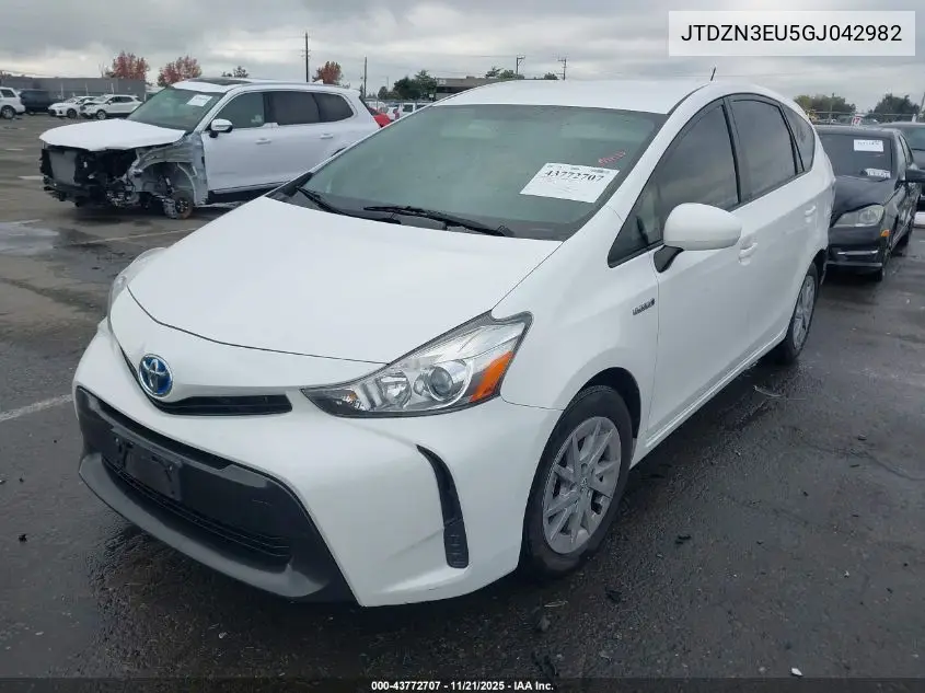 JTDZN3EU5GJ042982 2016 Toyota Prius V Two
