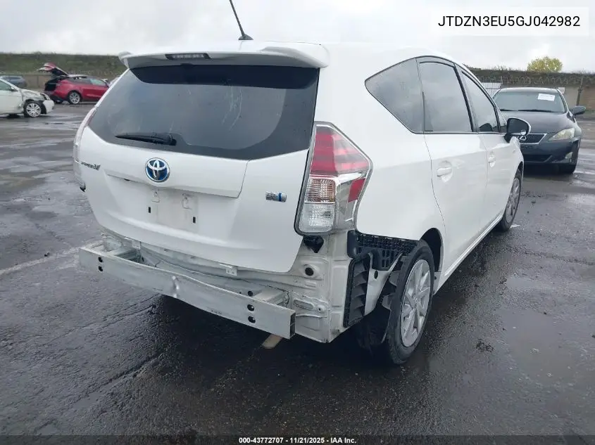 JTDZN3EU5GJ042982 2016 Toyota Prius V Two