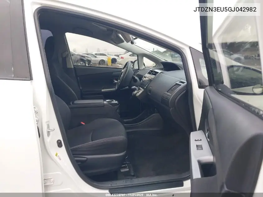JTDZN3EU5GJ042982 2016 Toyota Prius V Two